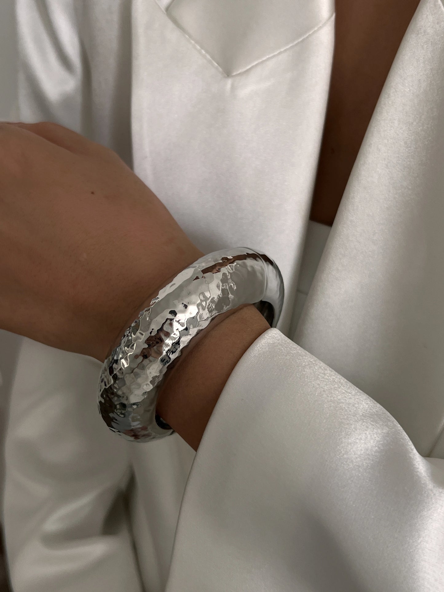 3 Style Creative Big Imitation Pearl Cuff Bracelet Women Trend 2025 Punk Heavy Metal Chunky Spring Bangle Steampunk Men